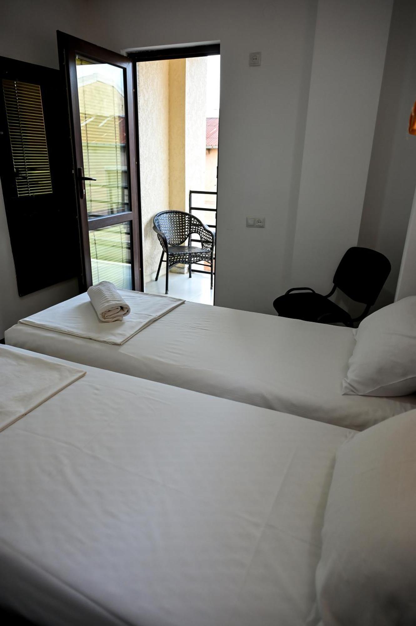 Starhostel Kutaisi Bagian luar foto