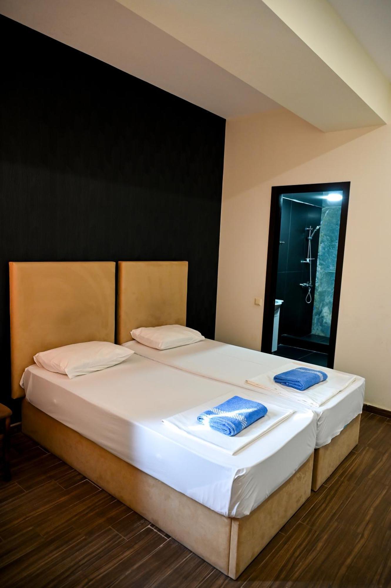 Starhostel Kutaisi Bagian luar foto