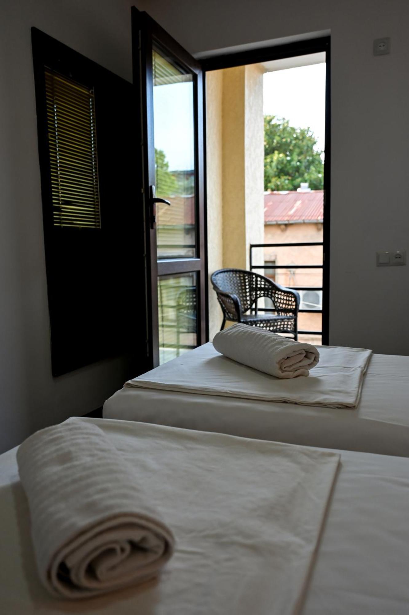 Starhostel Kutaisi Bagian luar foto