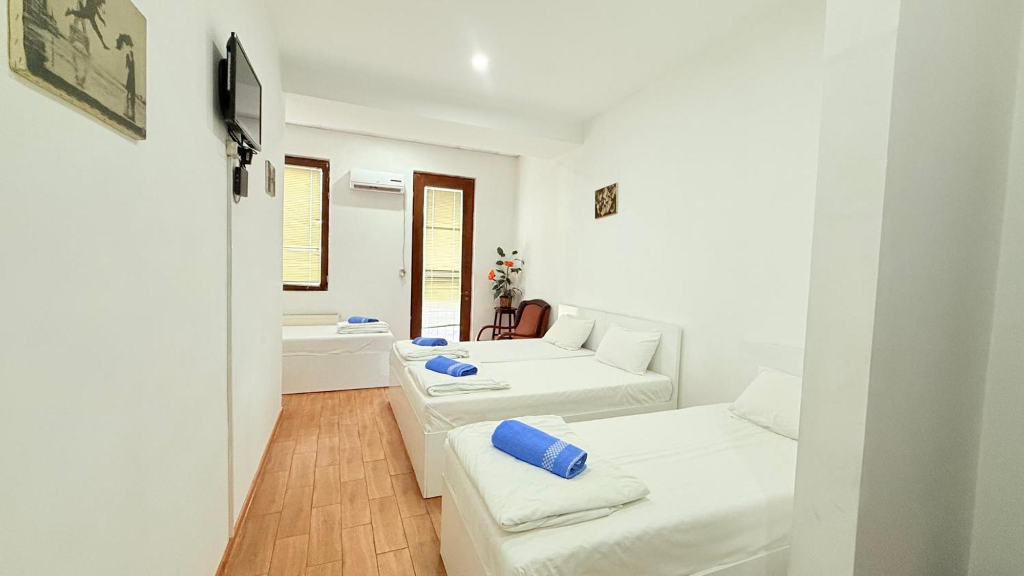 Starhostel Kutaisi Bagian luar foto