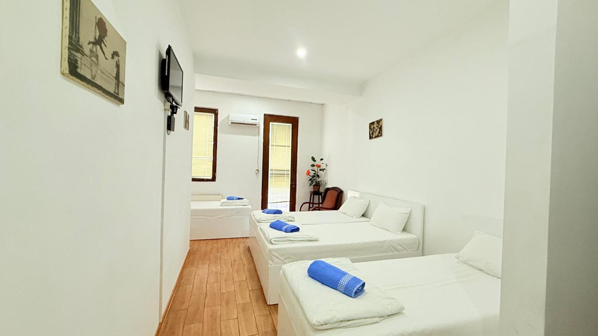 Starhostel Kutaisi Bagian luar foto