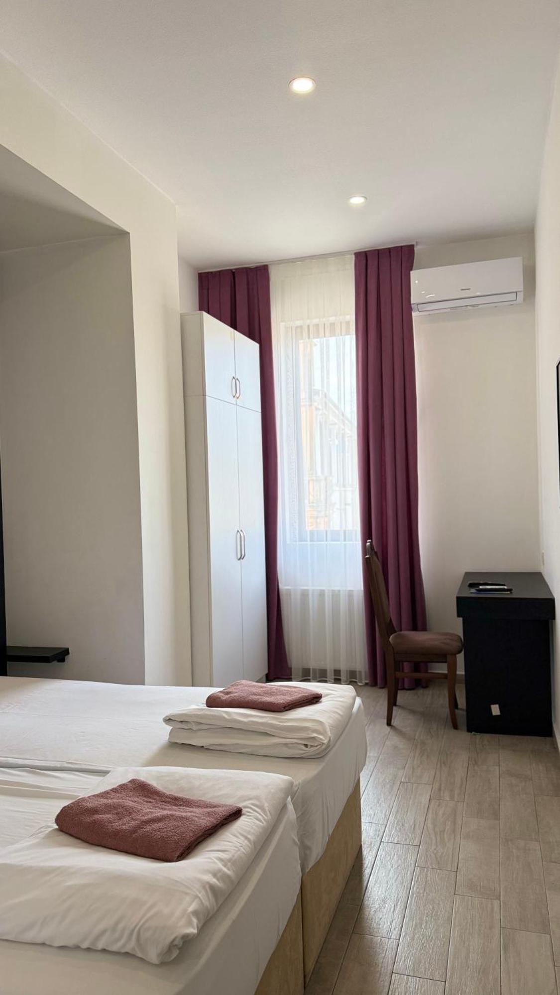Starhostel Kutaisi Bagian luar foto