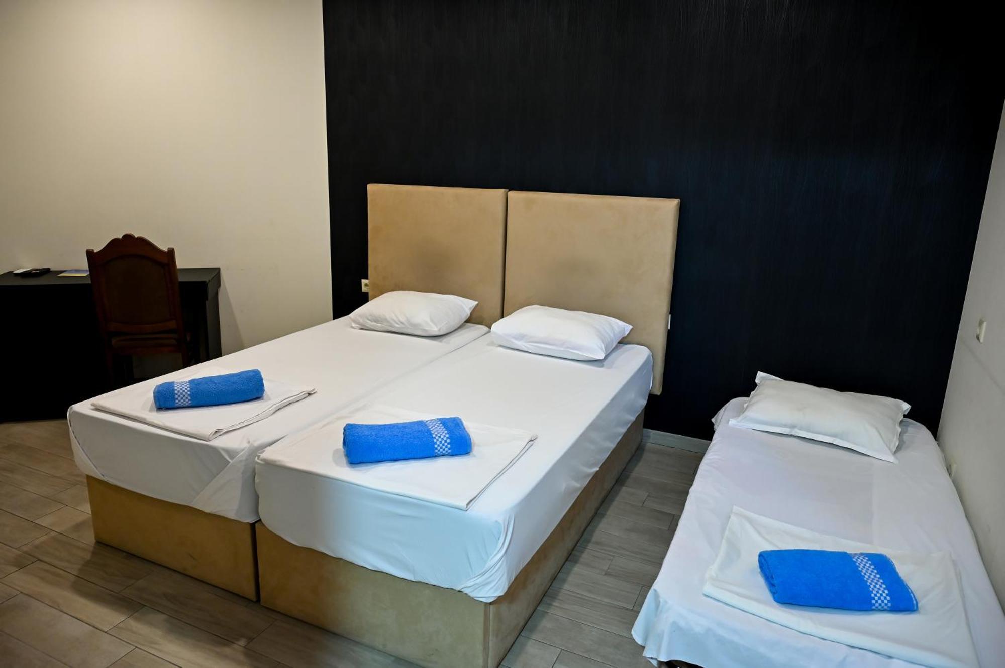 Starhostel Kutaisi Bagian luar foto