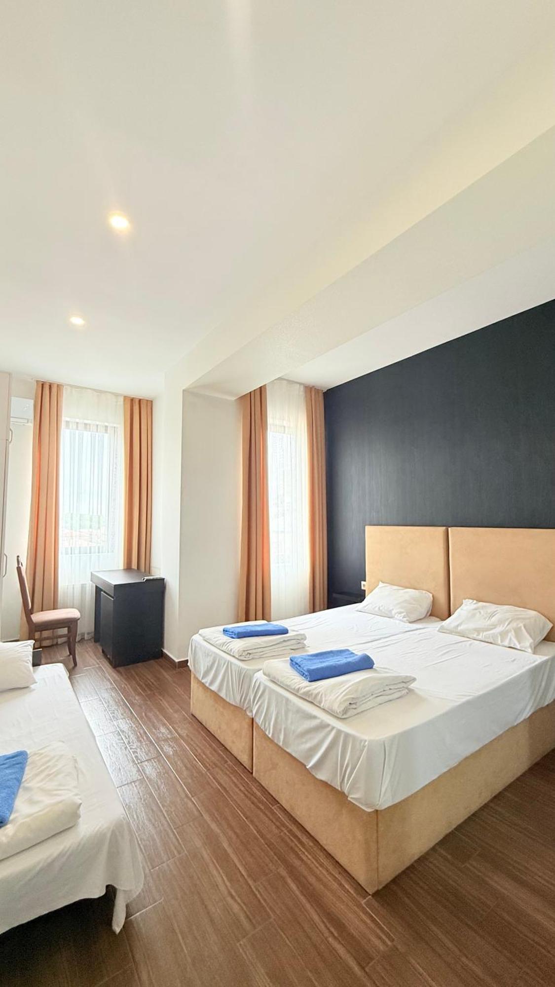 Starhostel Kutaisi Bagian luar foto