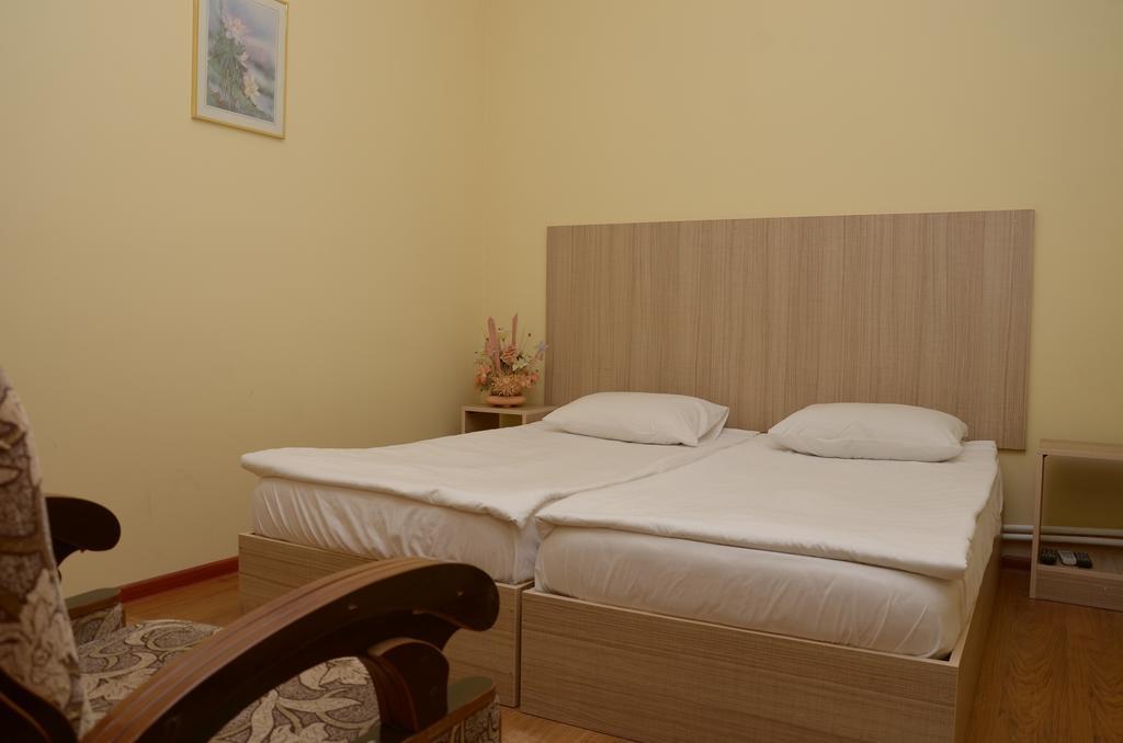 Starhostel Kutaisi Bagian luar foto