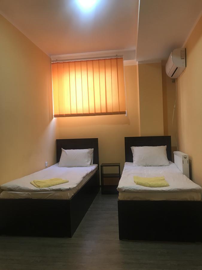Starhostel Kutaisi Bagian luar foto